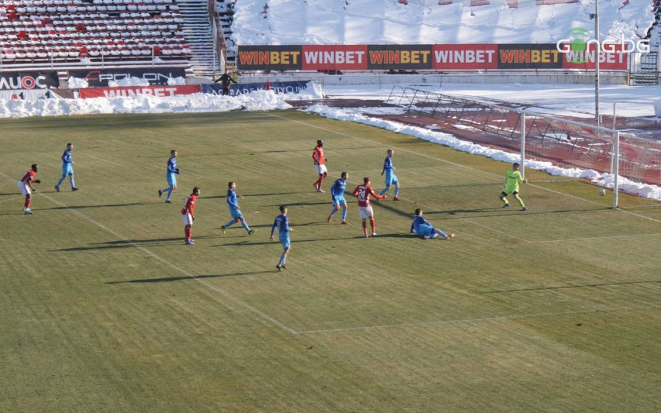 ЦСКА победи Струмска слава с 2:0 в последната си контрола