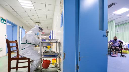  Ново огнище на COVID-19 в Китай: Стотици селища са под обсада 