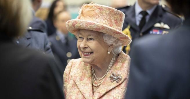 Британската кралица Елизабет Втора изпрати тази година по пощата възпоменателни