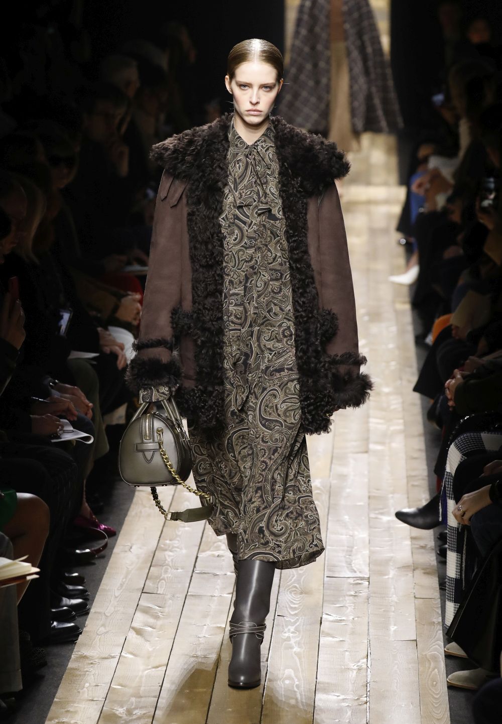 Любим дизайнер на кралица Летисия показа вдъхновението си в Ню Йорк (ГАЛЕРИЯ)