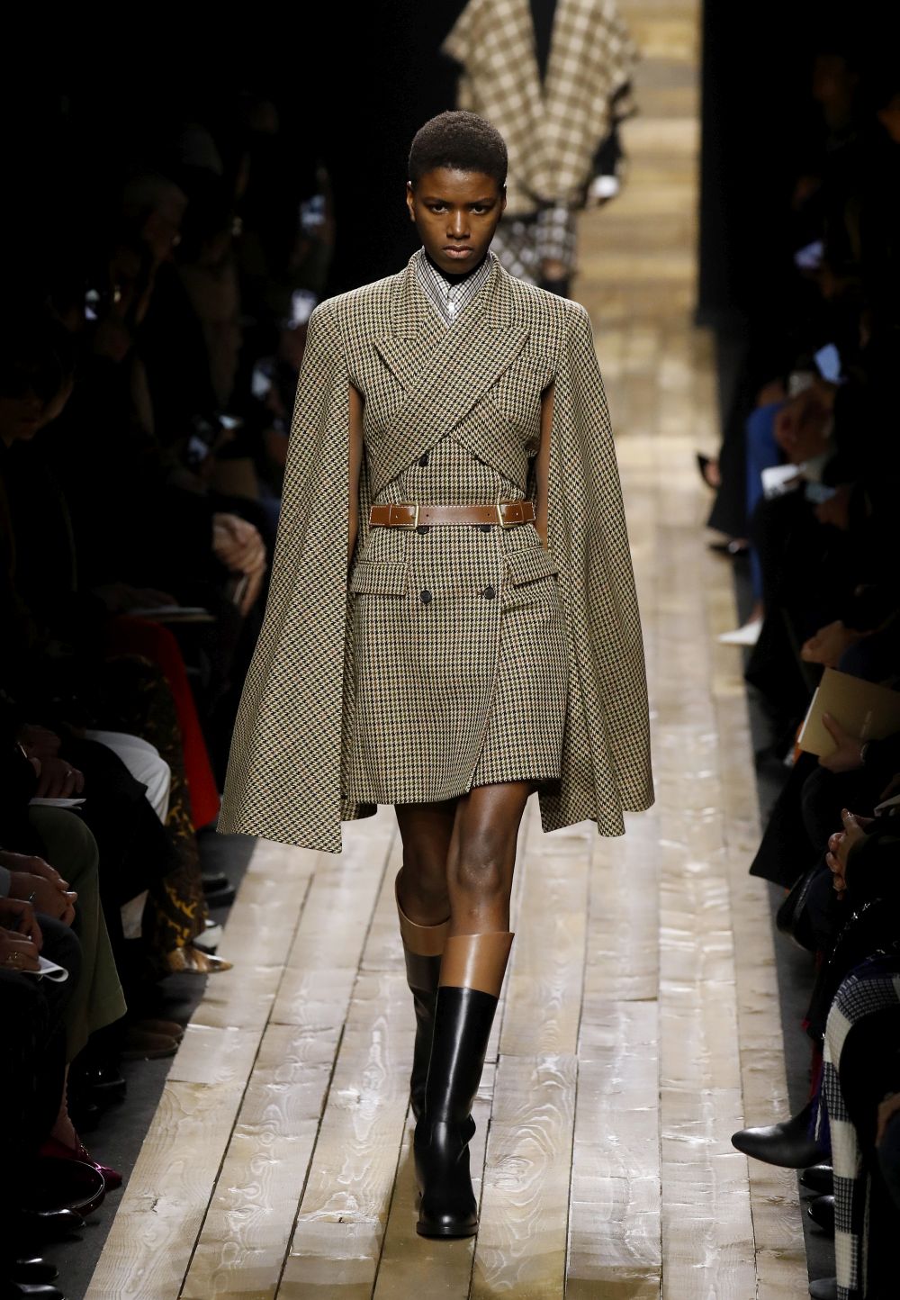 Любим дизайнер на кралица Летисия показа вдъхновението си в Ню Йорк (ГАЛЕРИЯ)