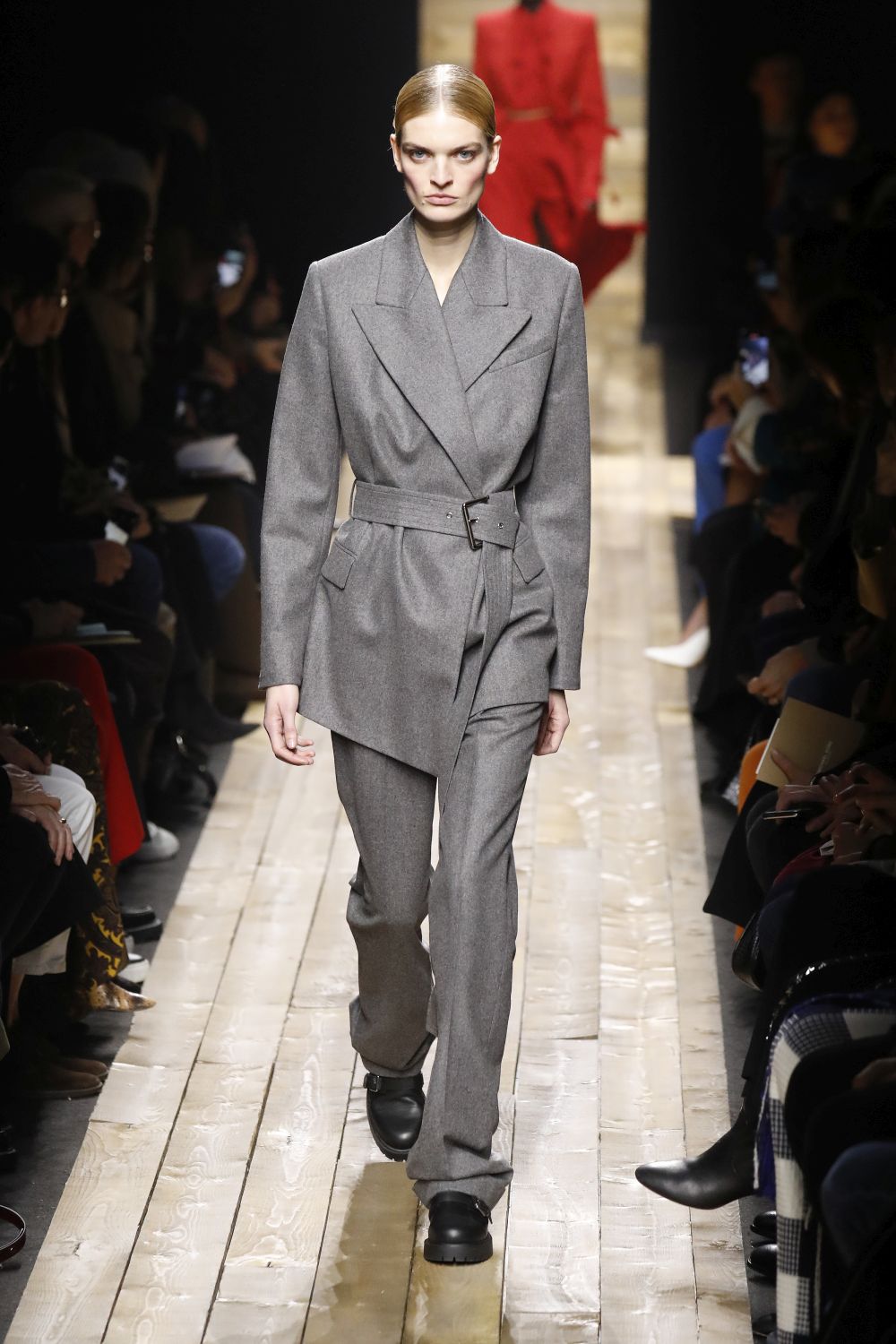 Любим дизайнер на кралица Летисия показа вдъхновението си в Ню Йорк (ГАЛЕРИЯ)