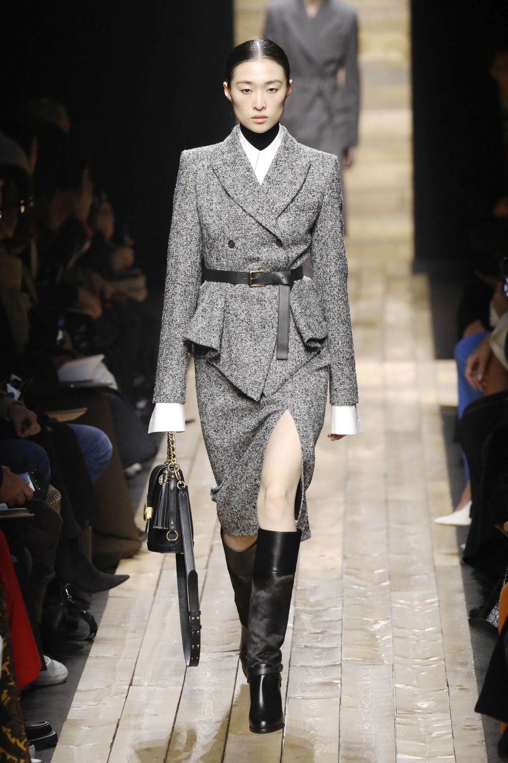 Любим дизайнер на кралица Летисия показа вдъхновението си в Ню Йорк (ГАЛЕРИЯ)