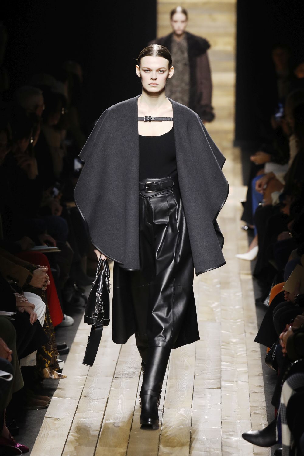 Любим дизайнер на кралица Летисия показа вдъхновението си в Ню Йорк (ГАЛЕРИЯ)