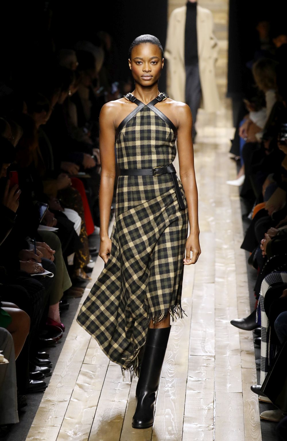 Любим дизайнер на кралица Летисия показа вдъхновението си в Ню Йорк (ГАЛЕРИЯ)