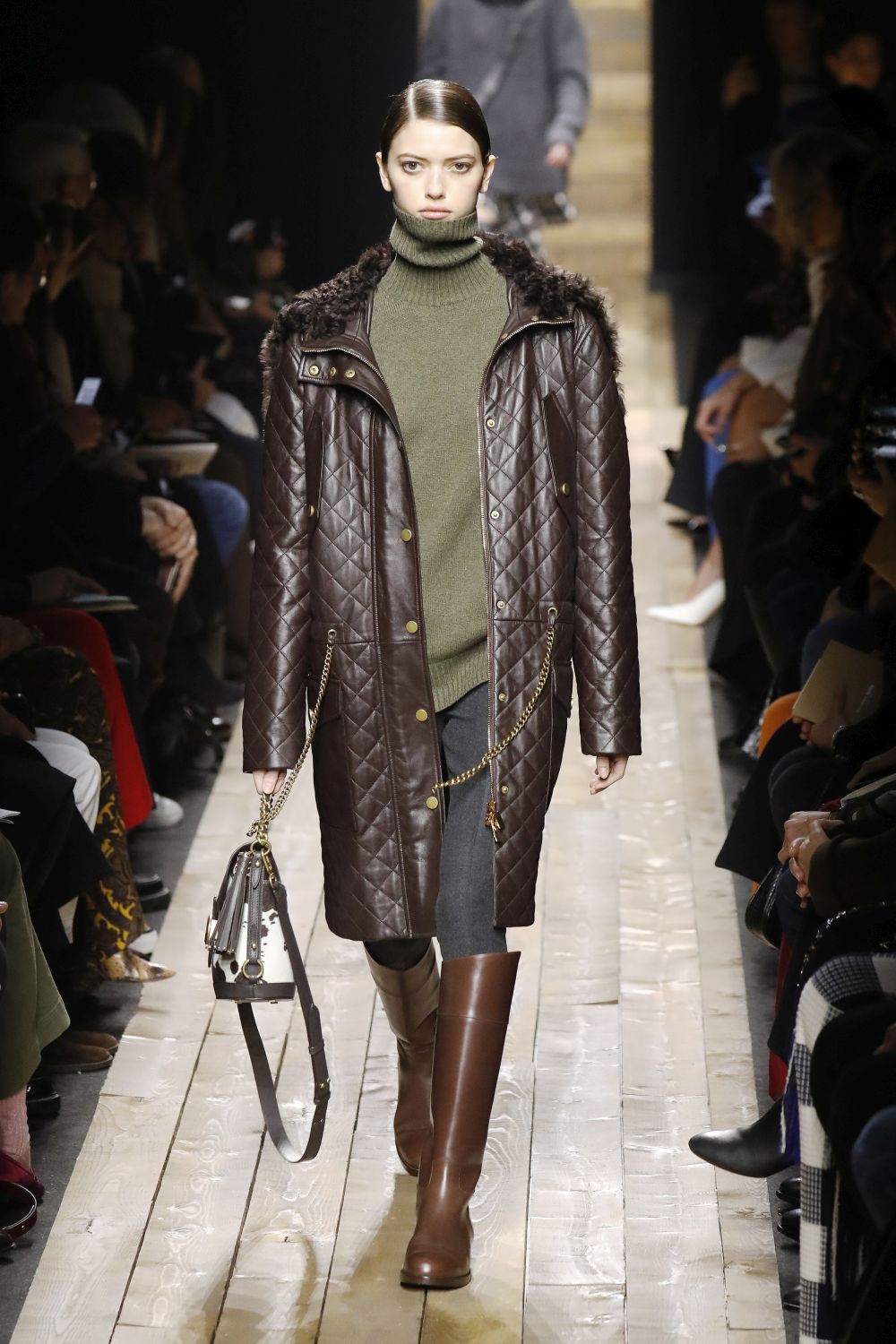 Любим дизайнер на кралица Летисия показа вдъхновението си в Ню Йорк (ГАЛЕРИЯ)