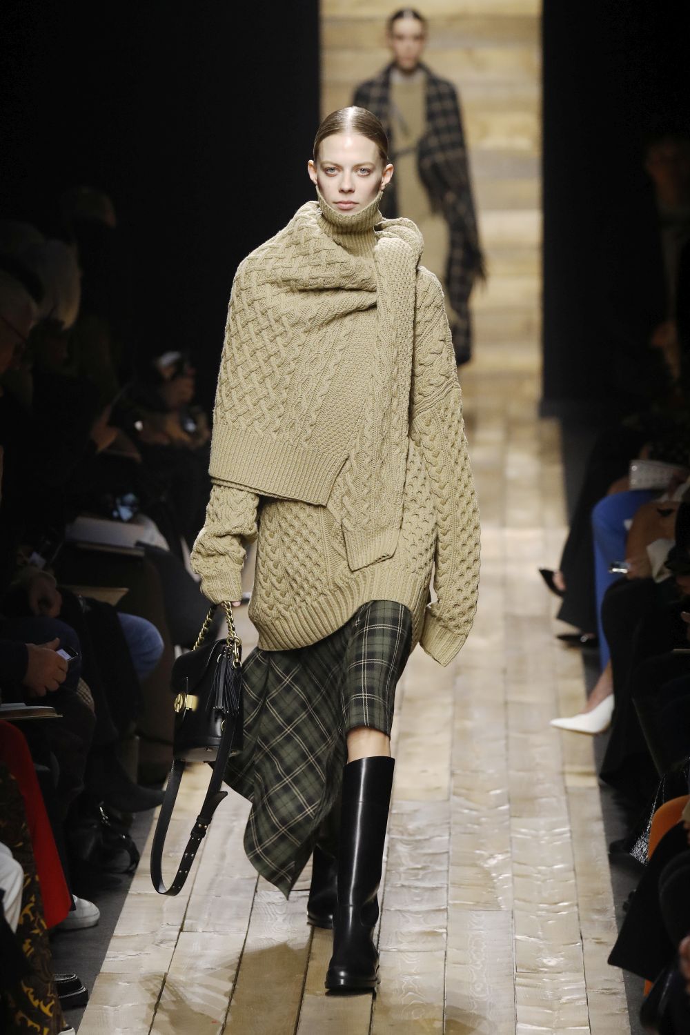 Любим дизайнер на кралица Летисия показа вдъхновението си в Ню Йорк (ГАЛЕРИЯ)