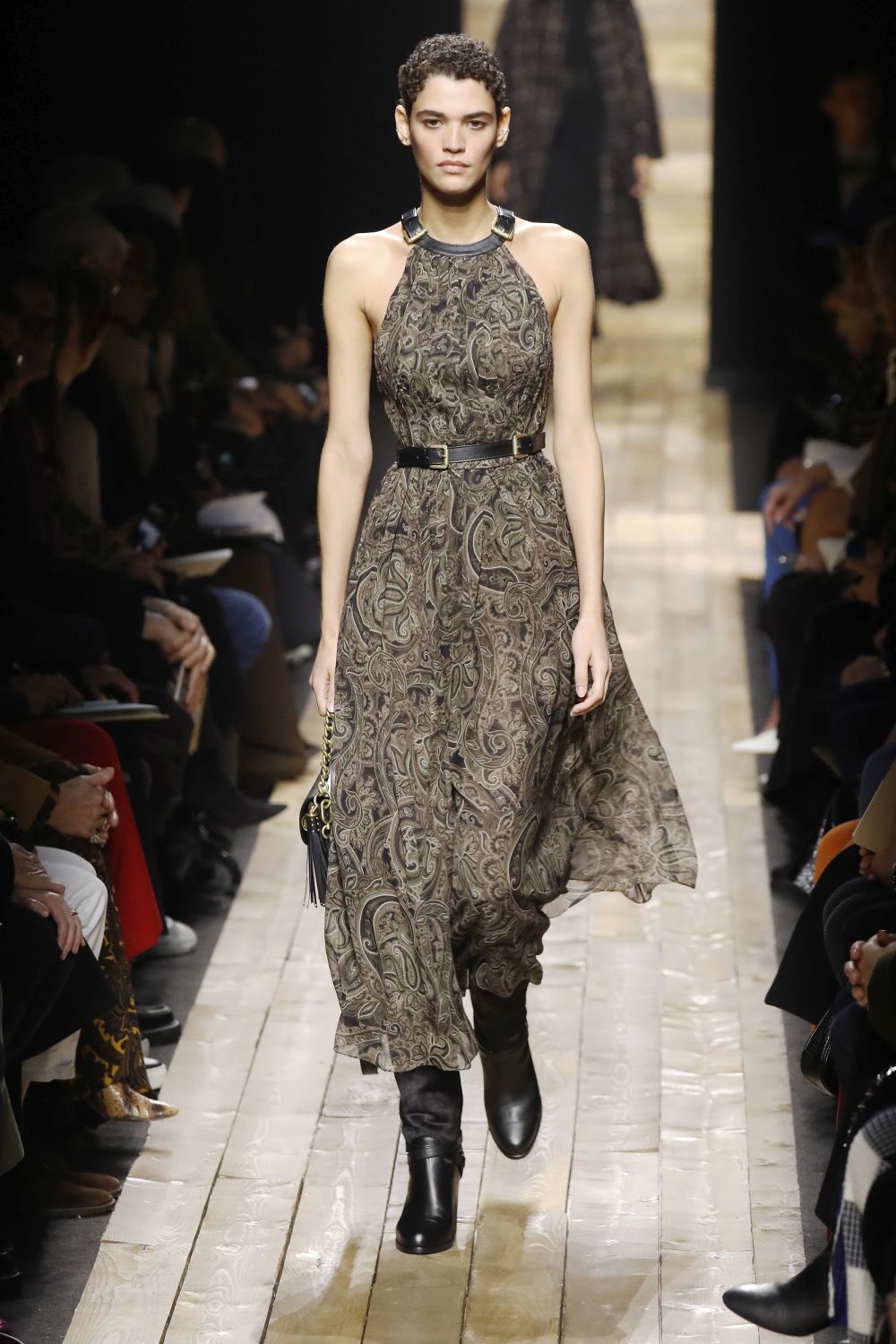 Любим дизайнер на кралица Летисия показа вдъхновението си в Ню Йорк (ГАЛЕРИЯ)