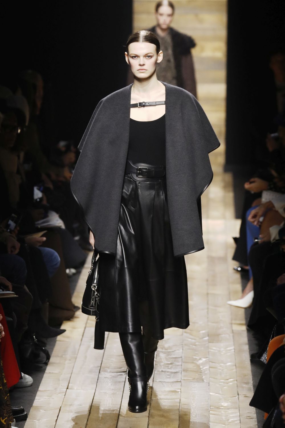 Любим дизайнер на кралица Летисия показа вдъхновението си в Ню Йорк (ГАЛЕРИЯ)