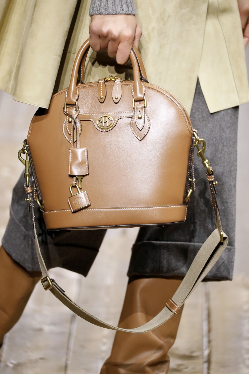 Любим дизайнер на кралица Летисия показа вдъхновението си в Ню Йорк (ГАЛЕРИЯ)