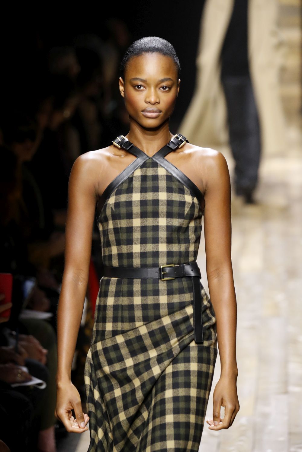 Любим дизайнер на кралица Летисия показа вдъхновението си в Ню Йорк (ГАЛЕРИЯ)