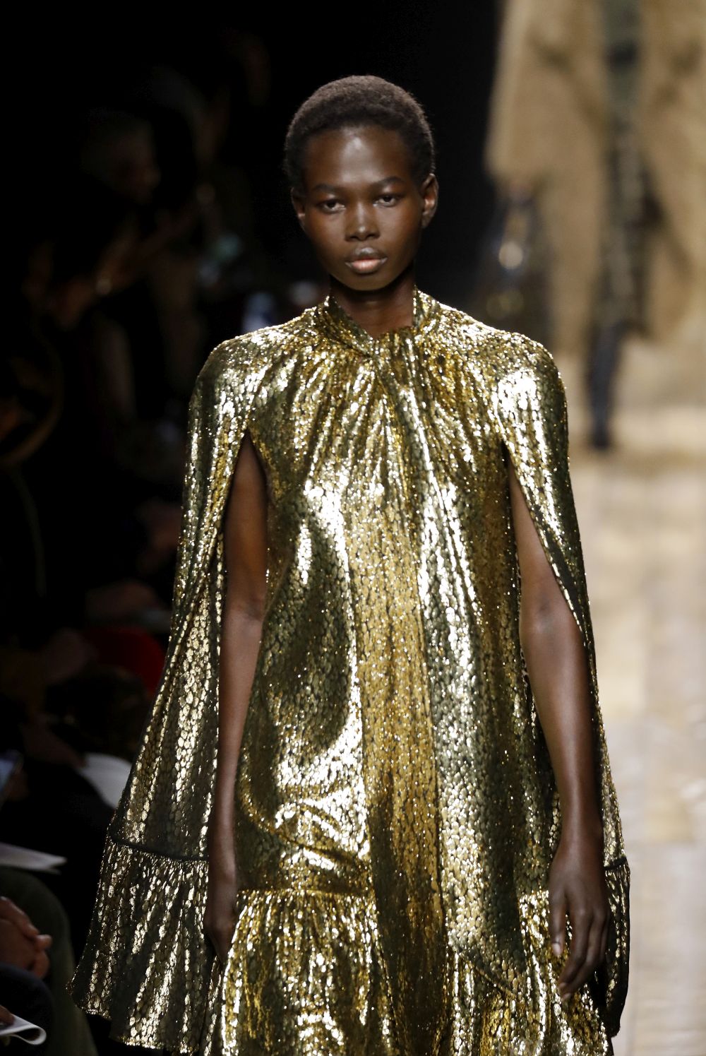 Любим дизайнер на кралица Летисия показа вдъхновението си в Ню Йорк (ГАЛЕРИЯ)