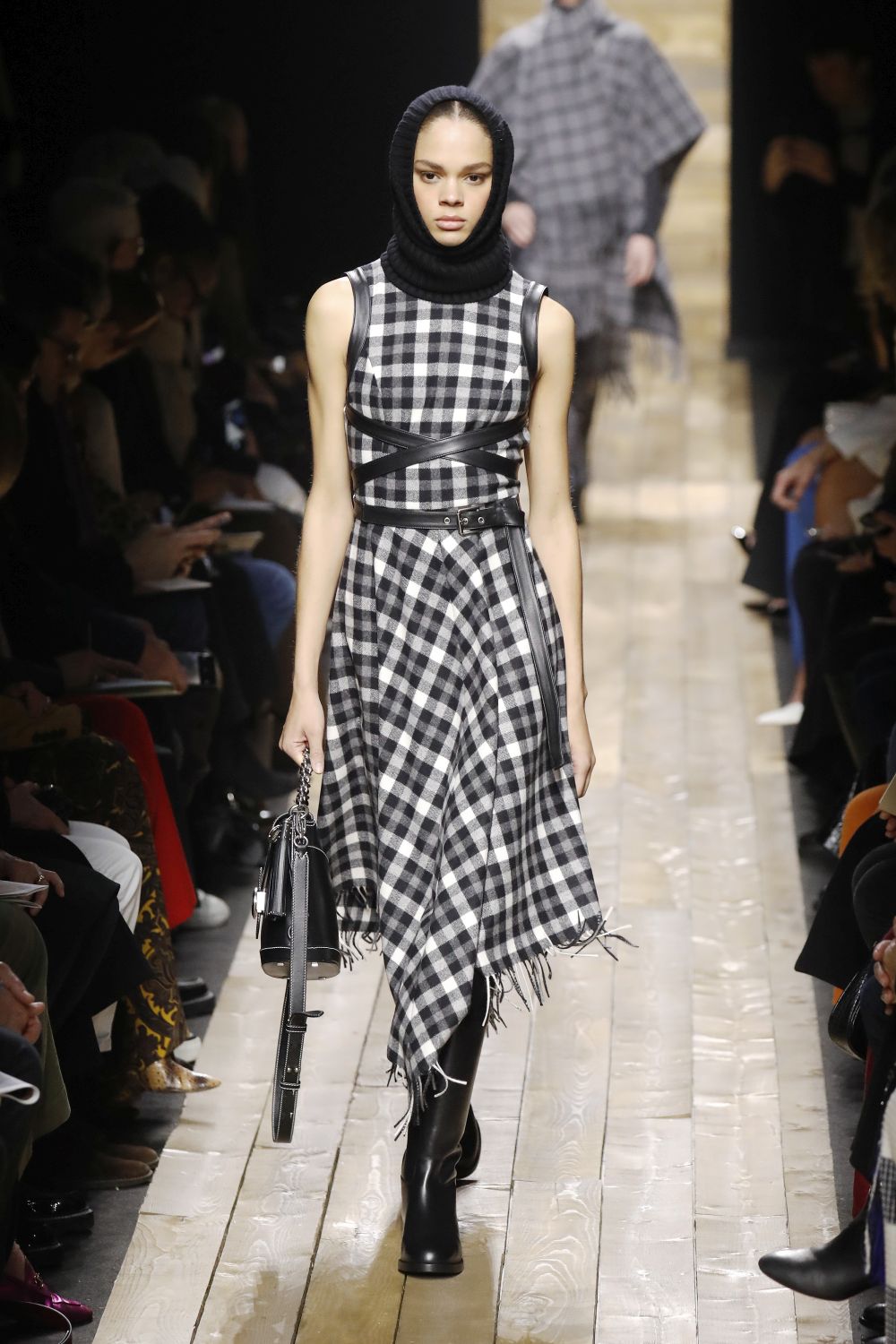 Любим дизайнер на кралица Летисия показа вдъхновението си в Ню Йорк (ГАЛЕРИЯ)