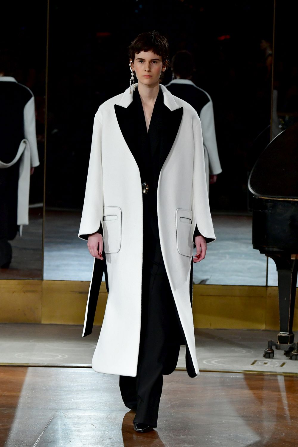 Дизайнер, обличал Мишел Обама, Кейт Мидълтън и Опра Уинфри, избра да почете