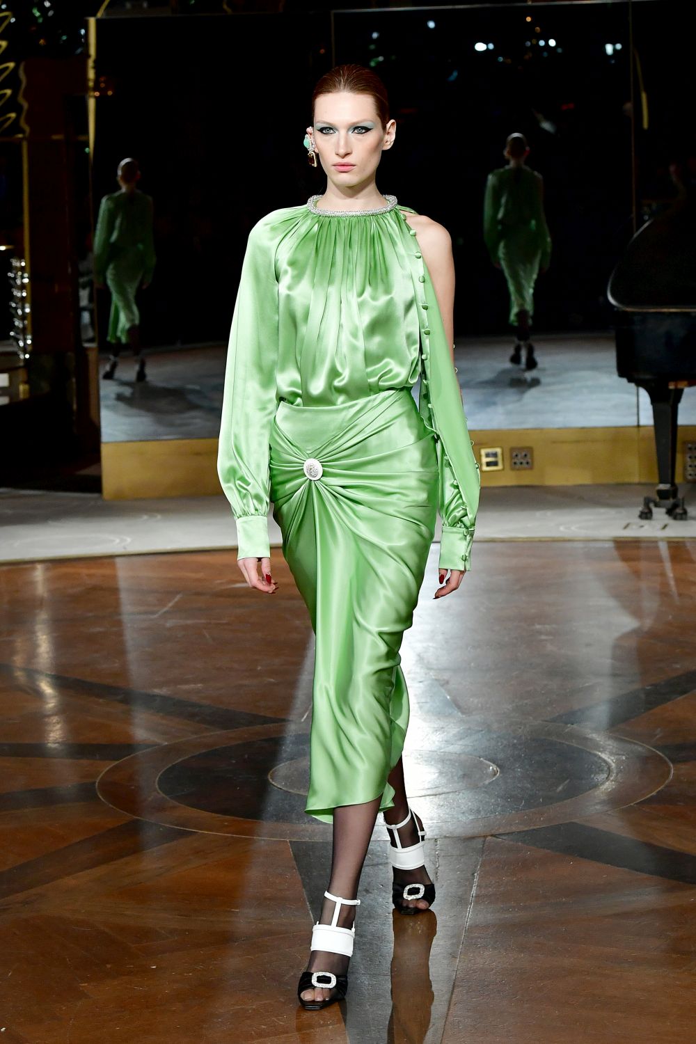 Дизайнер, обличал Мишел Обама, Кейт Мидълтън и Опра Уинфри, избра да почете