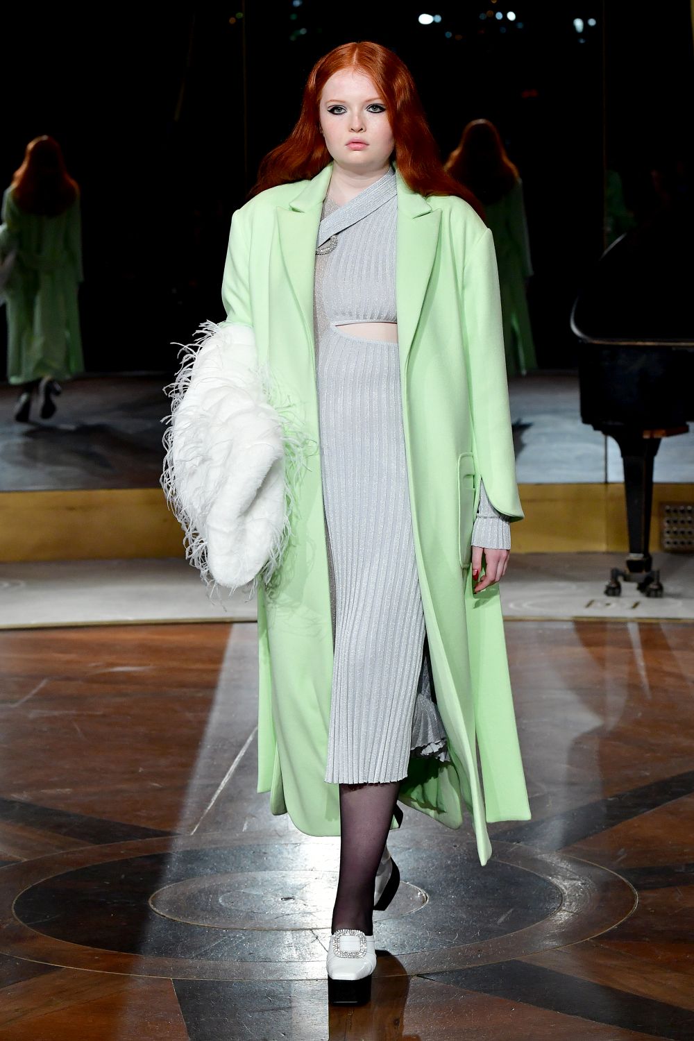 Дизайнер, обличал Мишел Обама, Кейт Мидълтън и Опра Уинфри, избра да почете