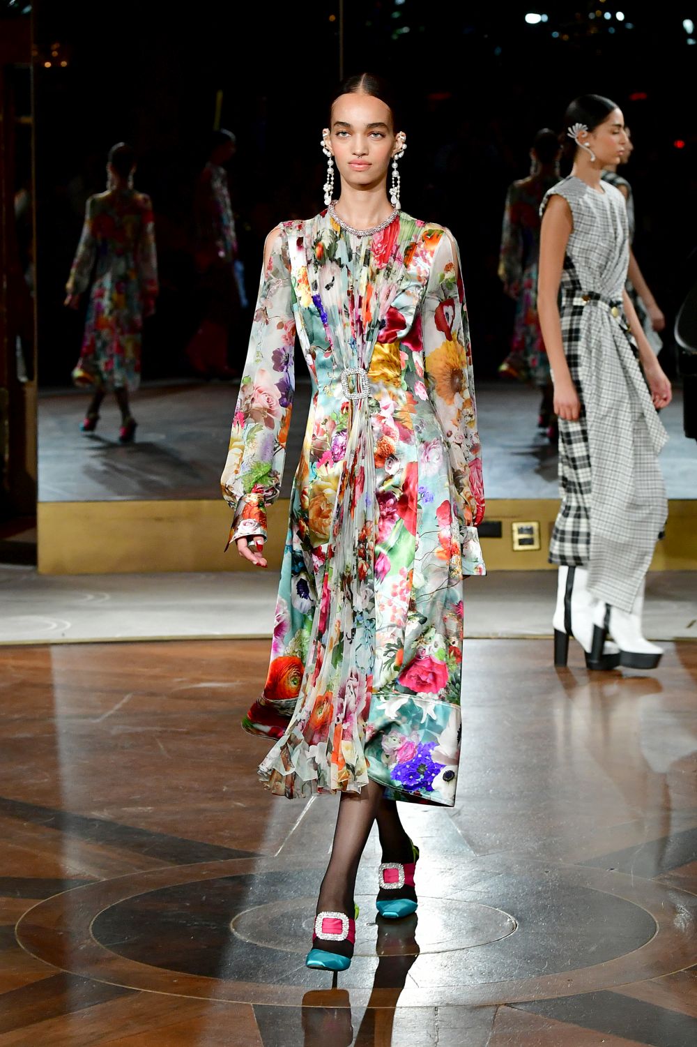 Дизайнер, обличал Мишел Обама, Кейт Мидълтън и Опра Уинфри, избра да почете