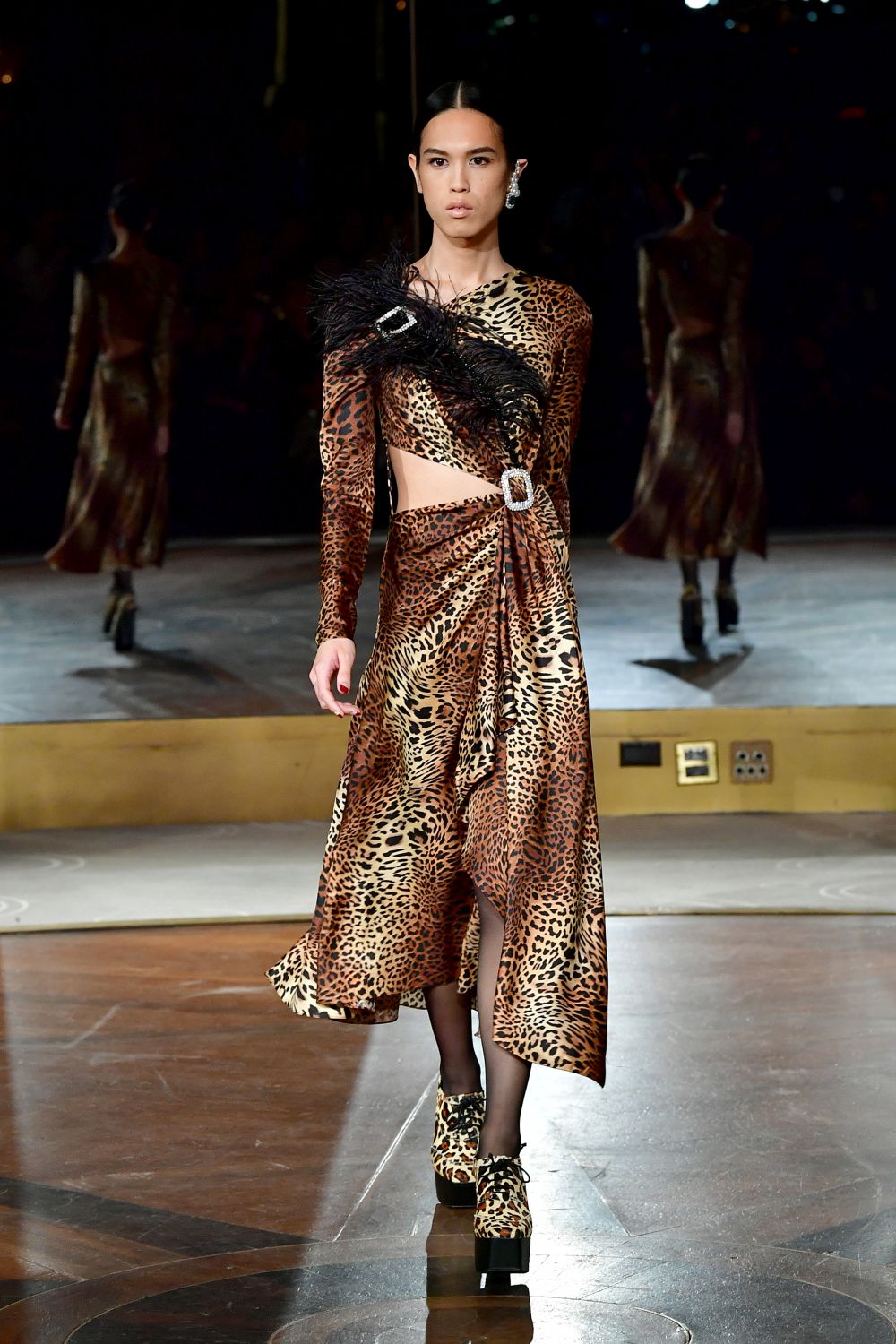 Дизайнер, обличал Мишел Обама, Кейт Мидълтън и Опра Уинфри, избра да почете