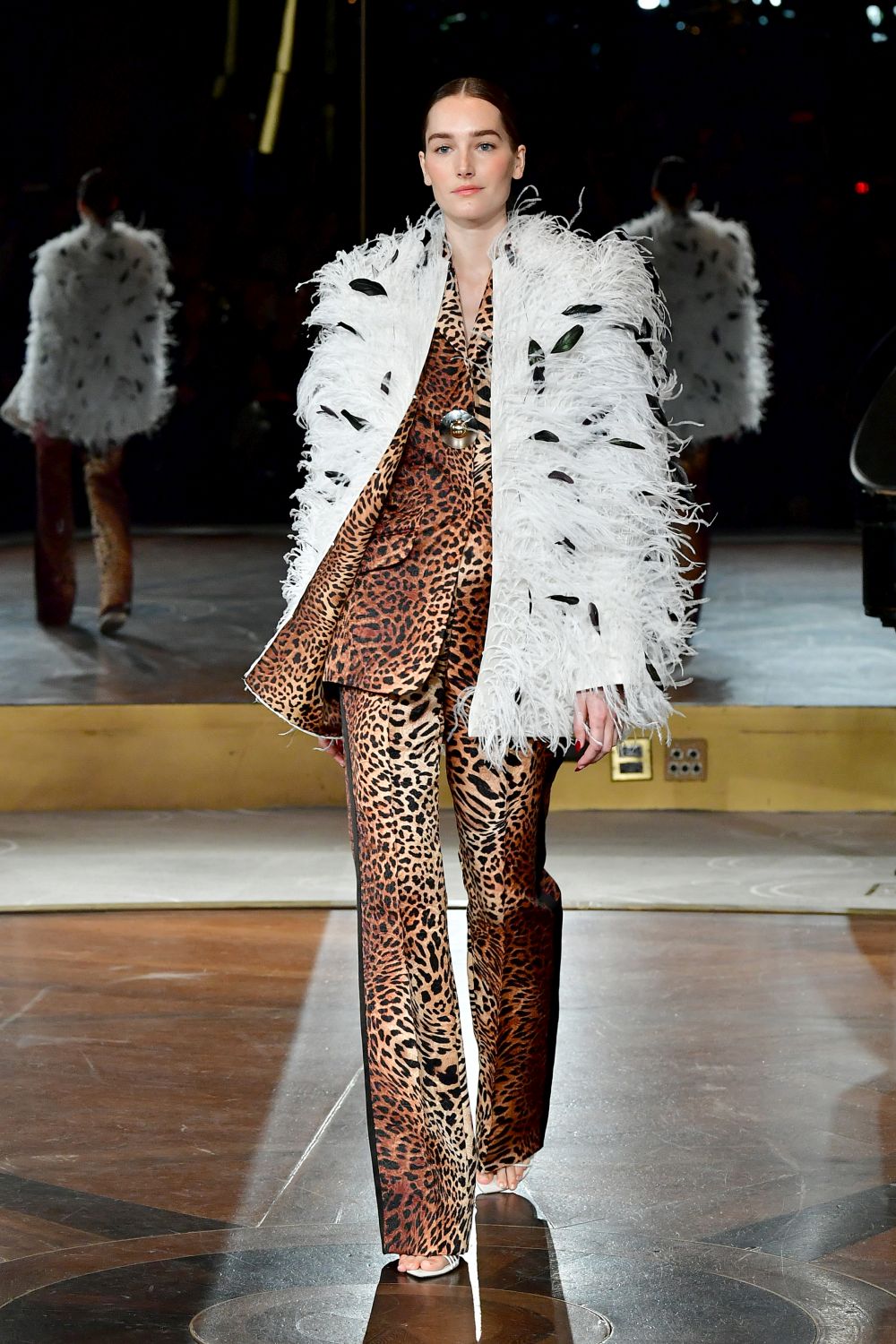 Дизайнер, обличал Мишел Обама, Кейт Мидълтън и Опра Уинфри, избра да почете