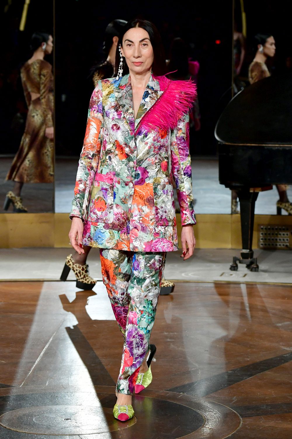 Дизайнер, обличал Мишел Обама, Кейт Мидълтън и Опра Уинфри, избра да почете