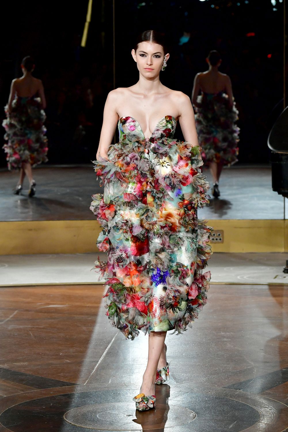 Дизайнер, обличал Мишел Обама, Кейт Мидълтън и Опра Уинфри, избра да почете