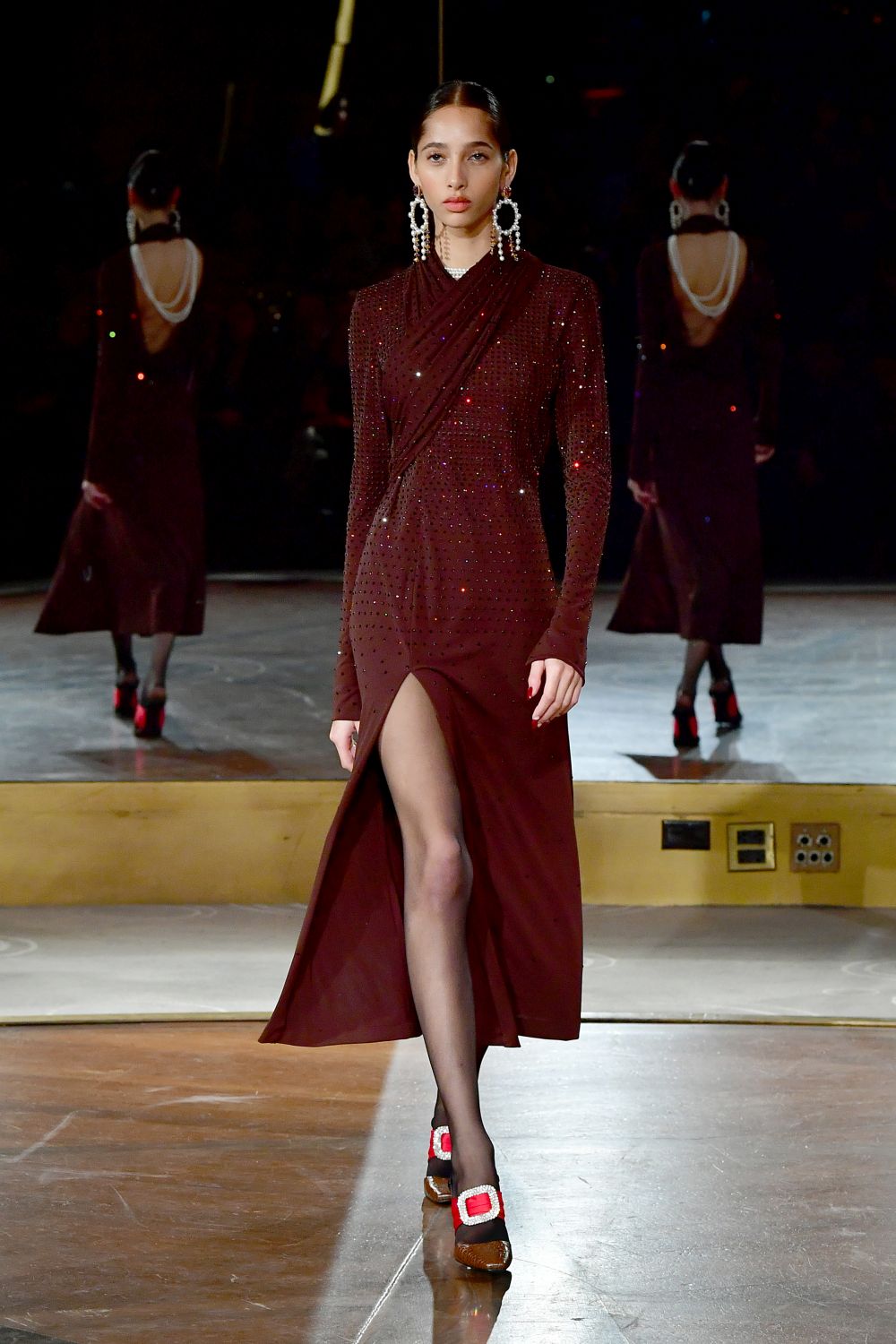 Дизайнер, обличал Мишел Обама, Кейт Мидълтън и Опра Уинфри, избра да почете