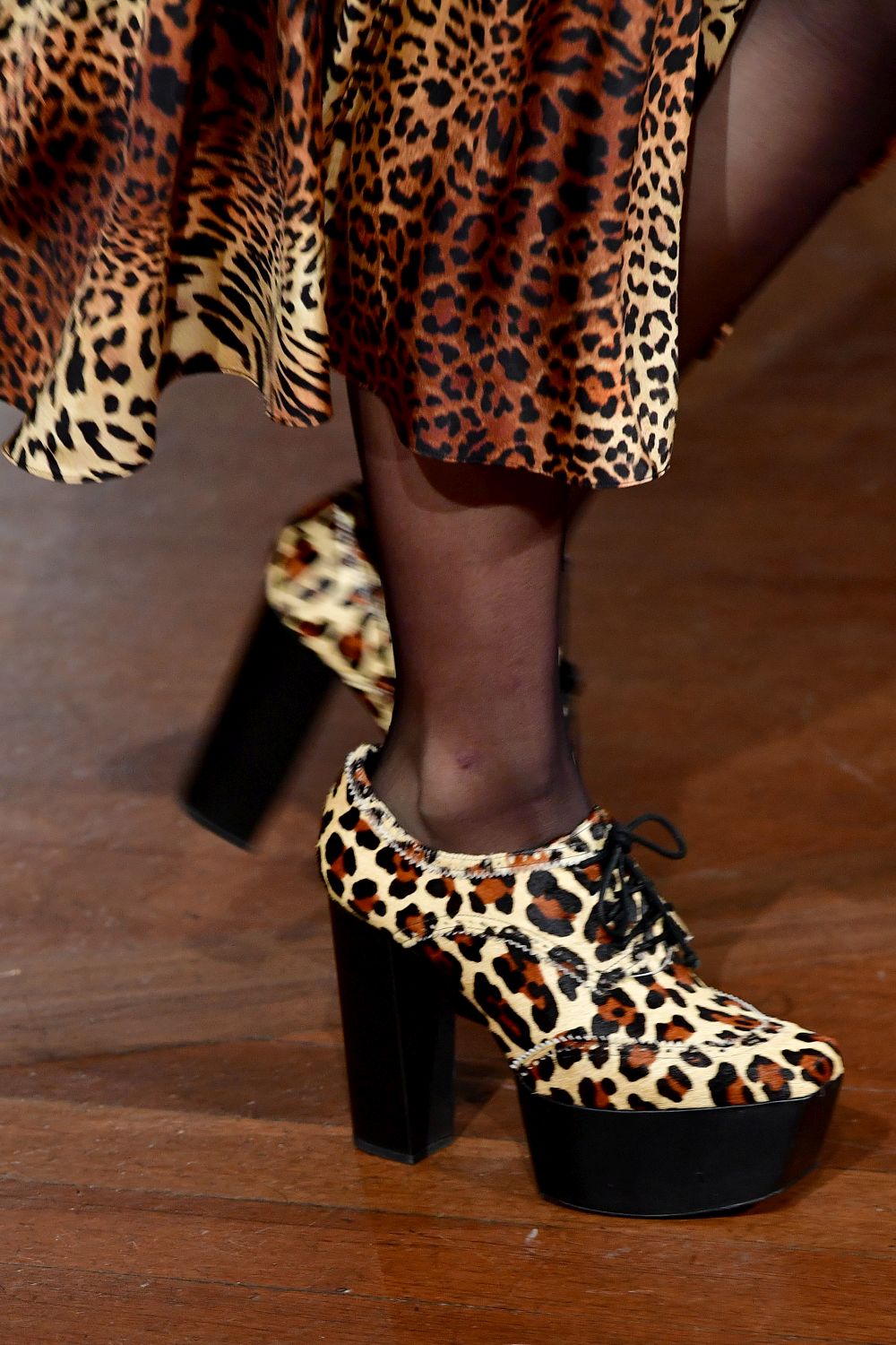 Дизайнер, обличал Мишел Обама, Кейт Мидълтън и Опра Уинфри, избра да почете