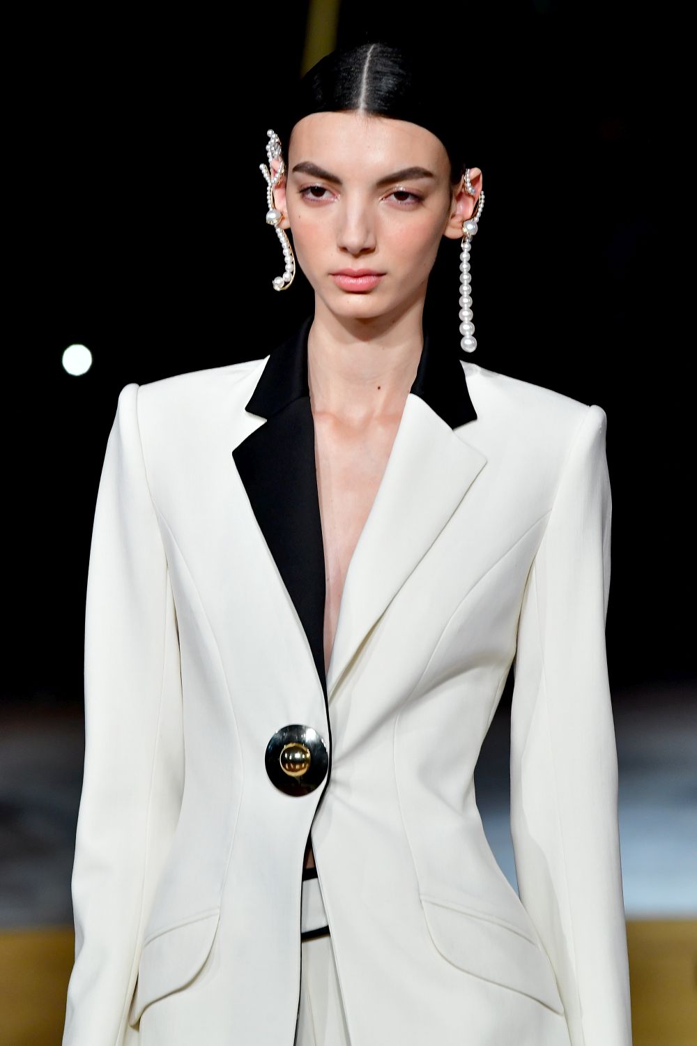 Дизайнер, обличал Мишел Обама, Кейт Мидълтън и Опра Уинфри, избра да почете