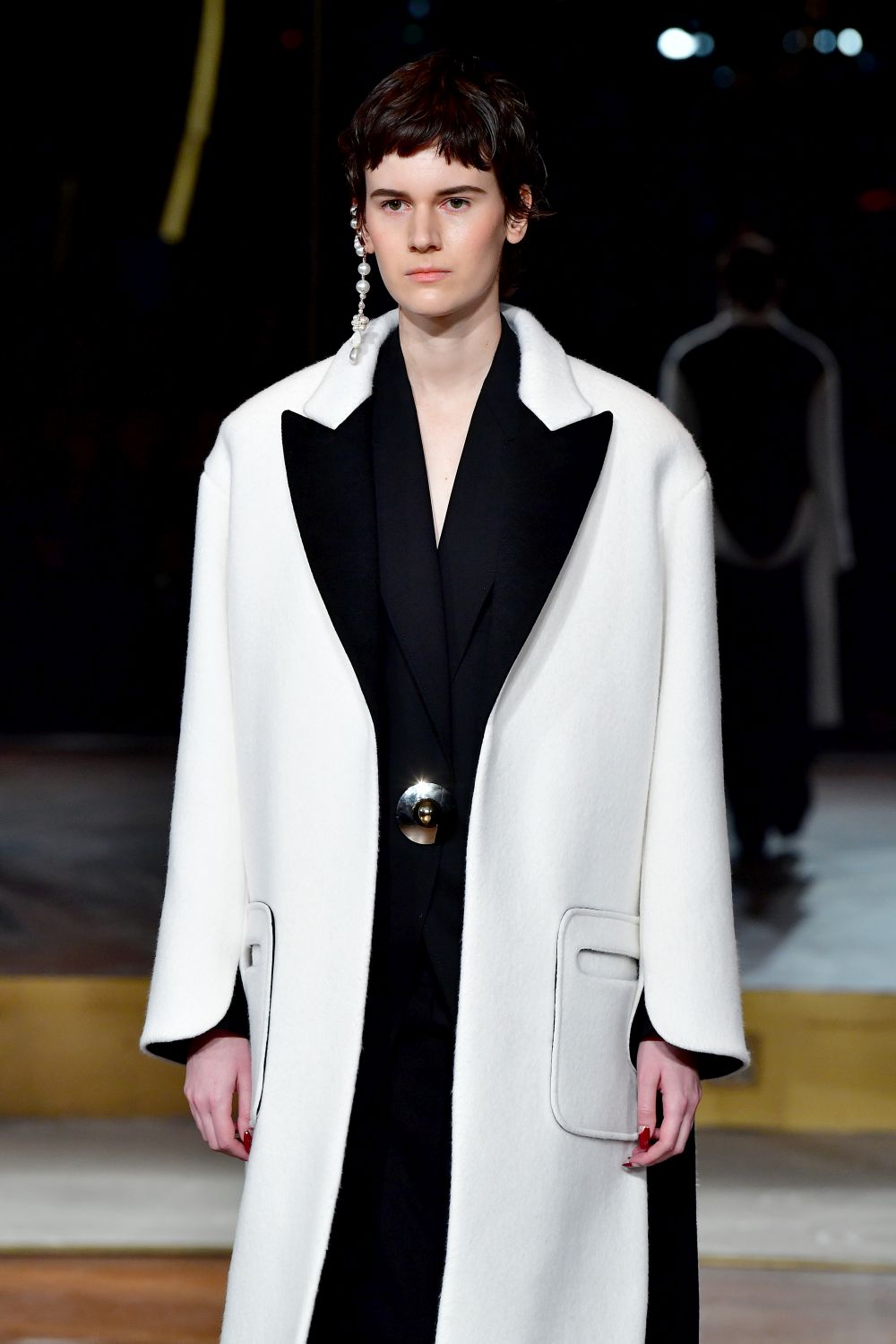 Дизайнер, обличал Мишел Обама, Кейт Мидълтън и Опра Уинфри, избра да почете