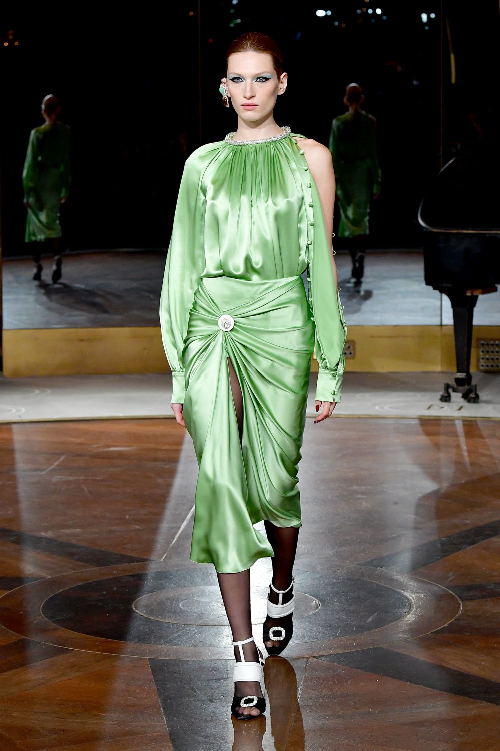 Дизайнер, обличал Мишел Обама, Кейт Мидълтън и Опра Уинфри, избра да почете