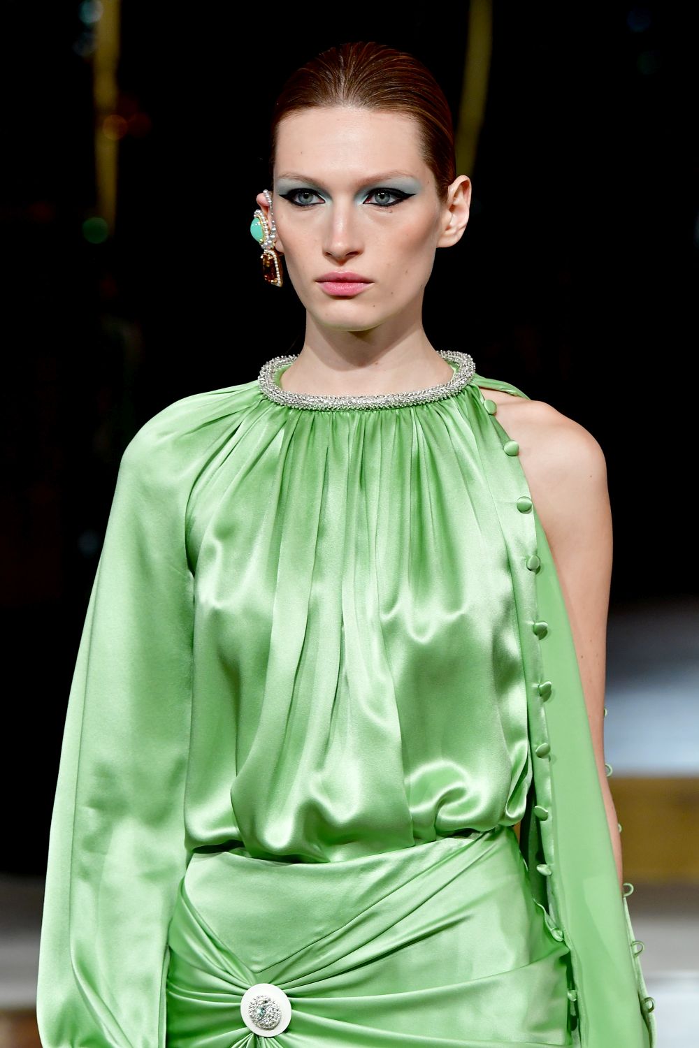 Дизайнер, обличал Мишел Обама, Кейт Мидълтън и Опра Уинфри, избра да почете