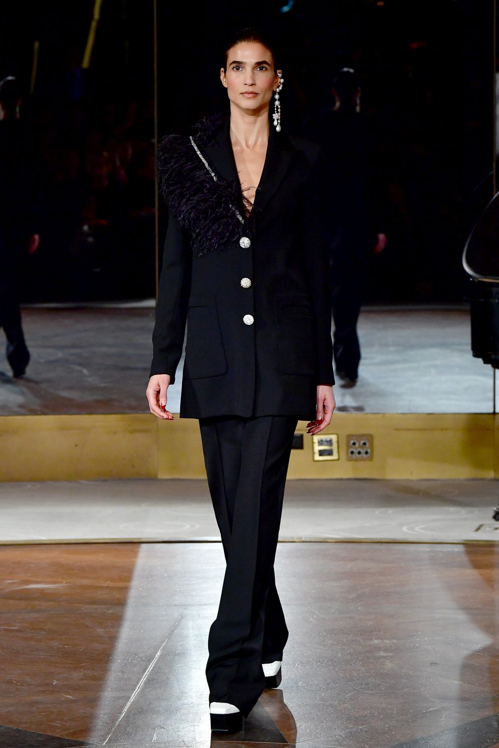 Дизайнер, обличал Мишел Обама, Кейт Мидълтън и Опра Уинфри, избра да почете