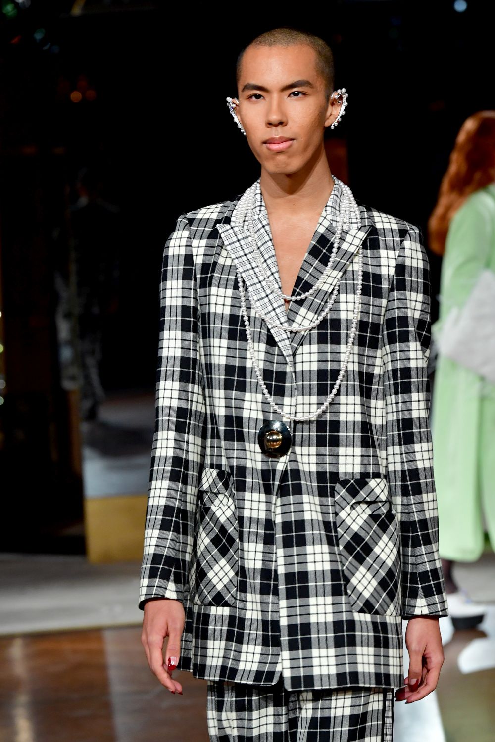 Дизайнер, обличал Мишел Обама, Кейт Мидълтън и Опра Уинфри, избра да почете