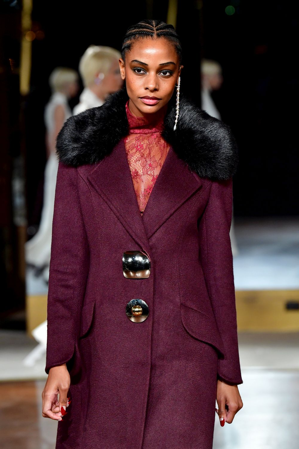 Дизайнер, обличал Мишел Обама, Кейт Мидълтън и Опра Уинфри, избра да почете