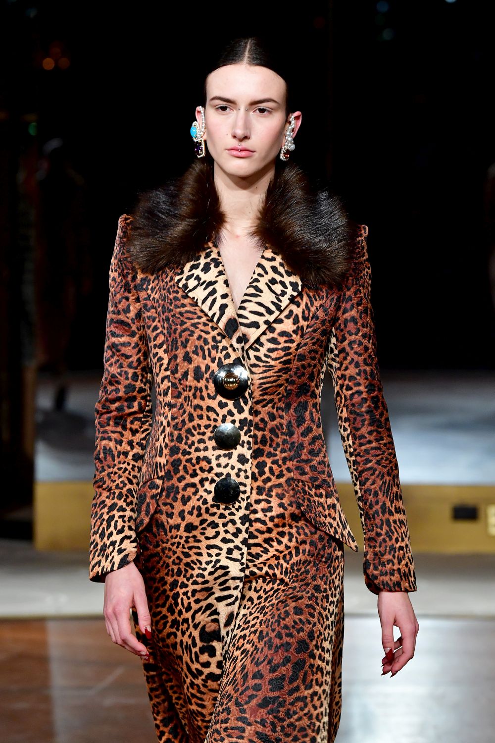 Дизайнер, обличал Мишел Обама, Кейт Мидълтън и Опра Уинфри, избра да почете