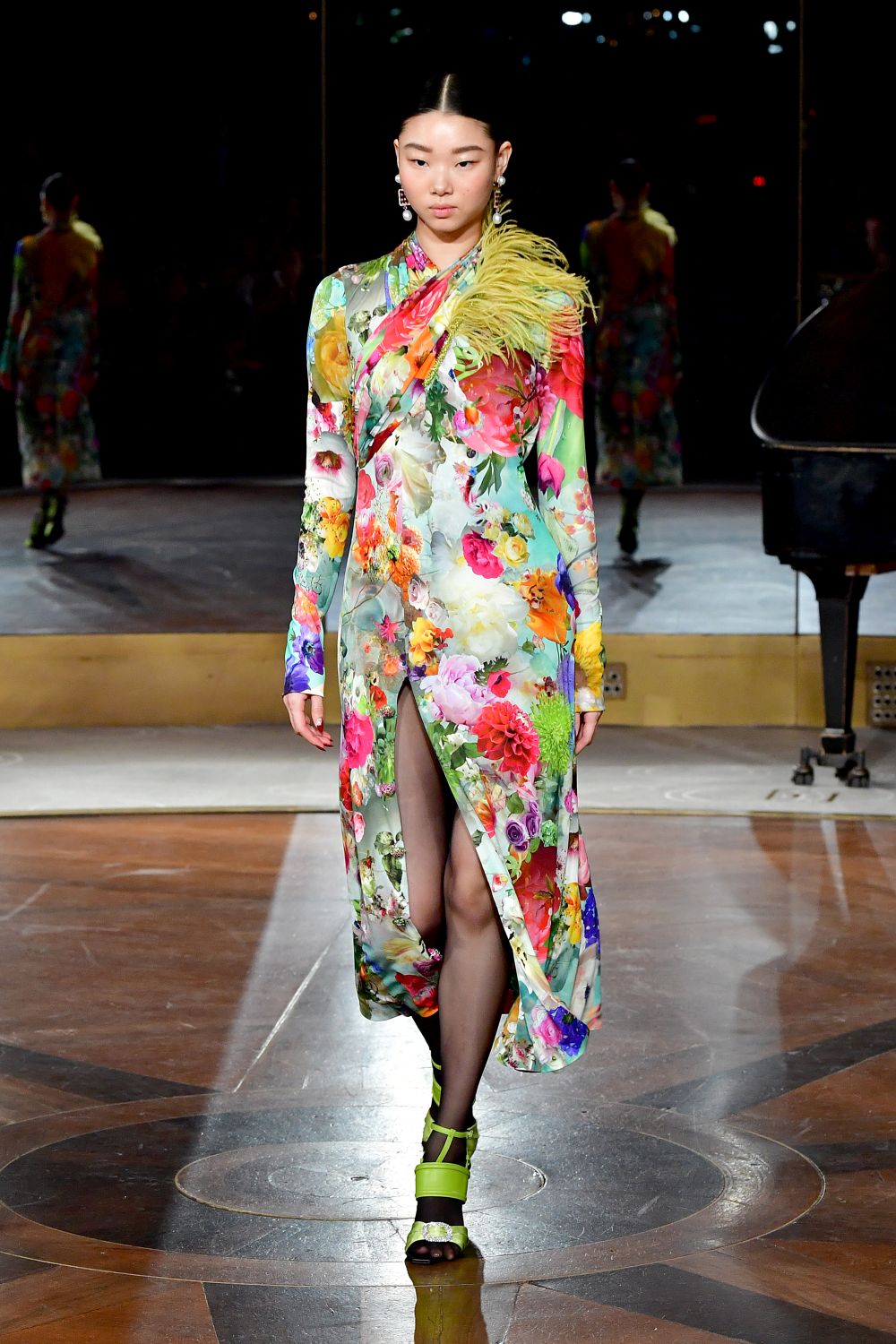 Дизайнер, обличал Мишел Обама, Кейт Мидълтън и Опра Уинфри, избра да почете