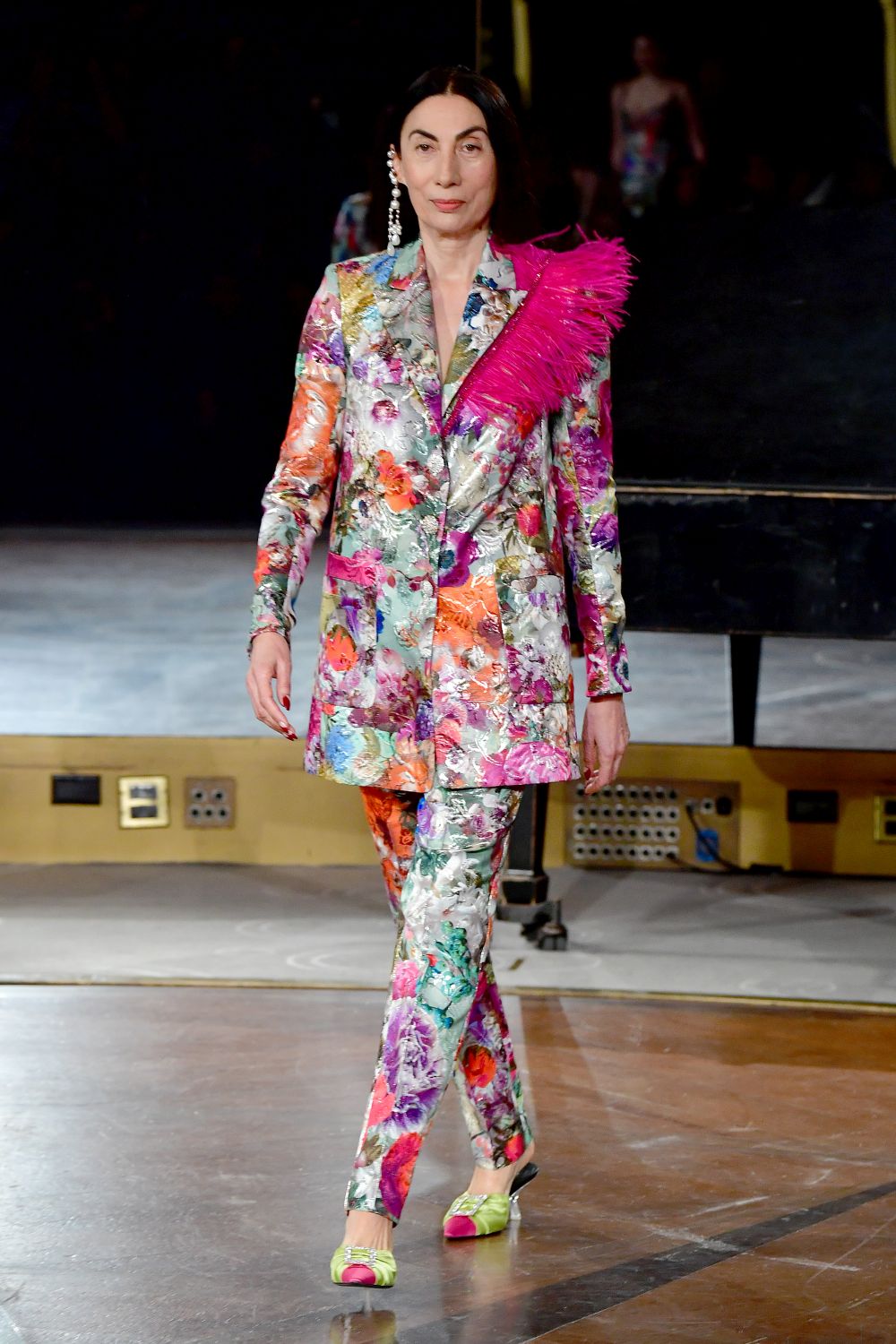 Дизайнер, обличал Мишел Обама, Кейт Мидълтън и Опра Уинфри, избра да почете