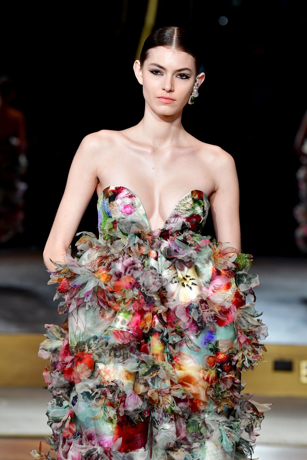 Дизайнер, обличал Мишел Обама, Кейт Мидълтън и Опра Уинфри, избра да почете