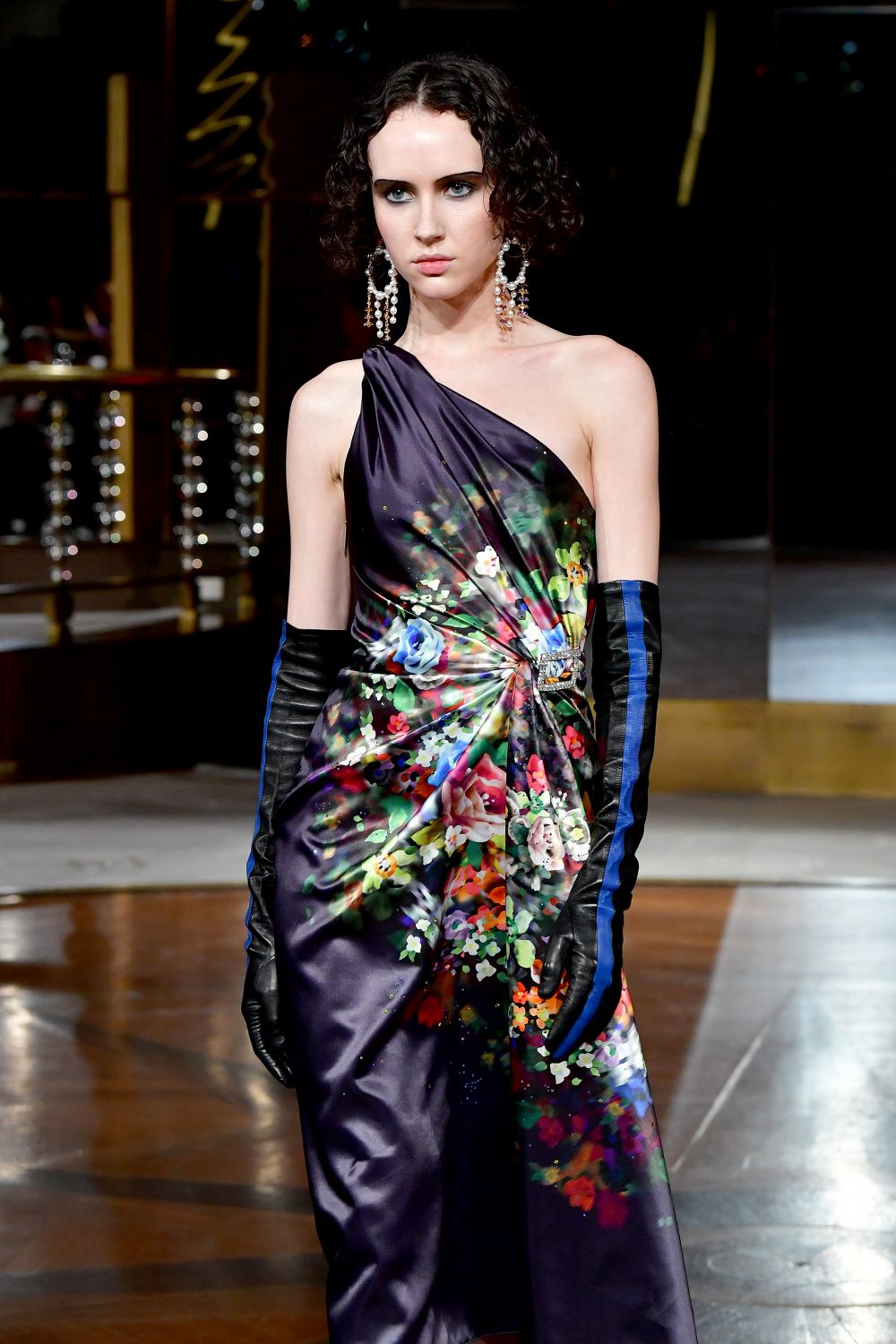 Дизайнер, обличал Мишел Обама, Кейт Мидълтън и Опра Уинфри, избра да почете