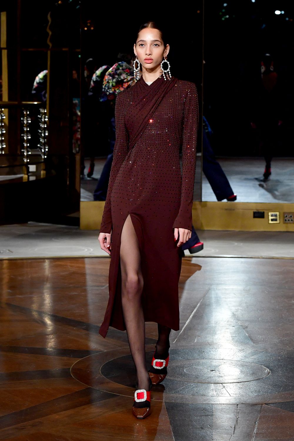 Дизайнер, обличал Мишел Обама, Кейт Мидълтън и Опра Уинфри, избра да почете