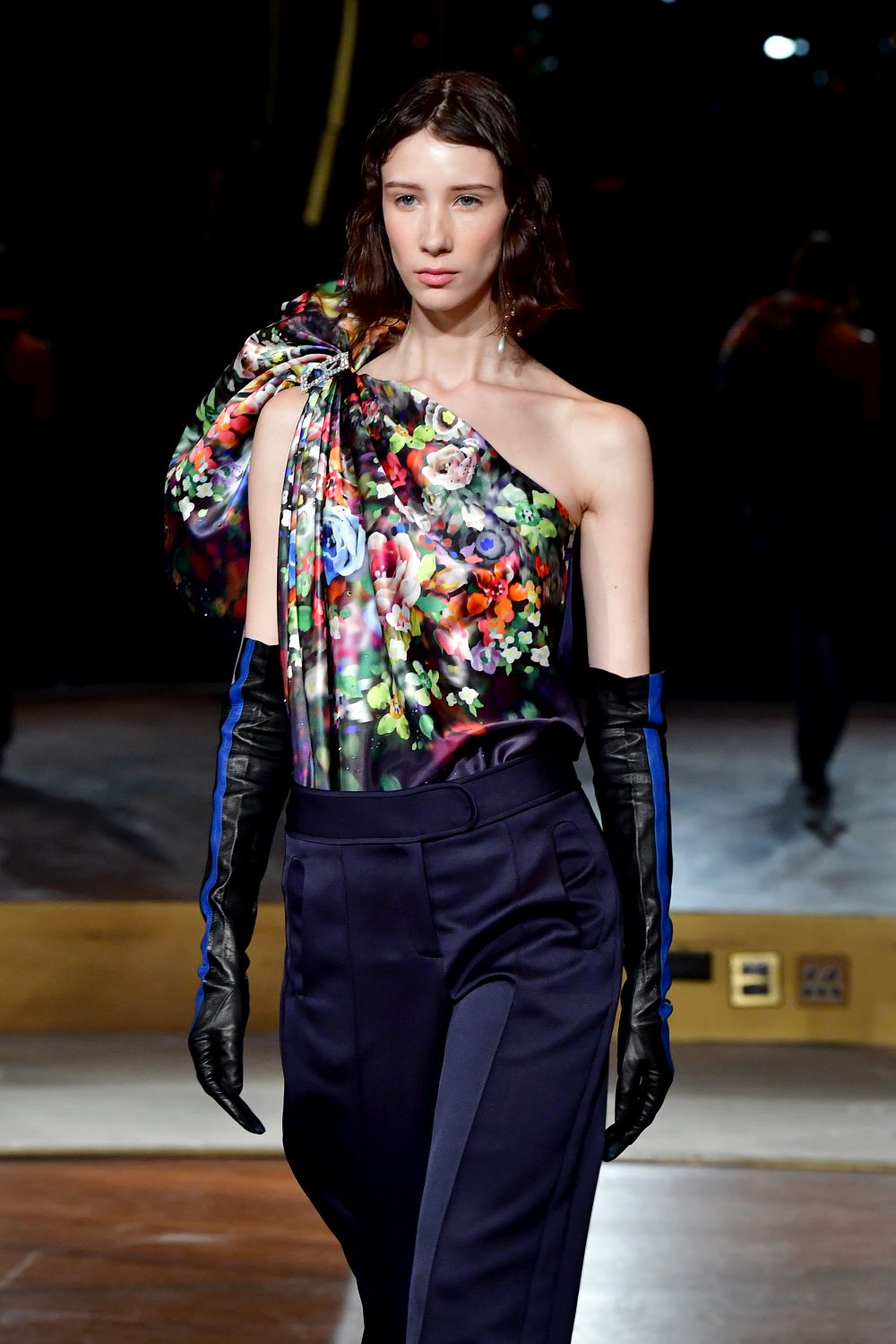 Дизайнер, обличал Мишел Обама, Кейт Мидълтън и Опра Уинфри, избра да почете