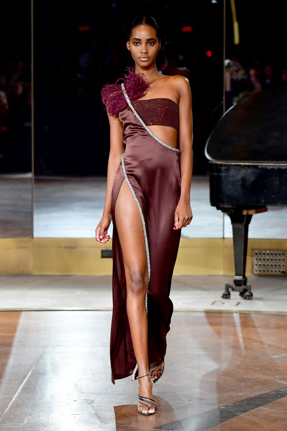 Дизайнер, обличал Мишел Обама, Кейт Мидълтън и Опра Уинфри, избра да почете