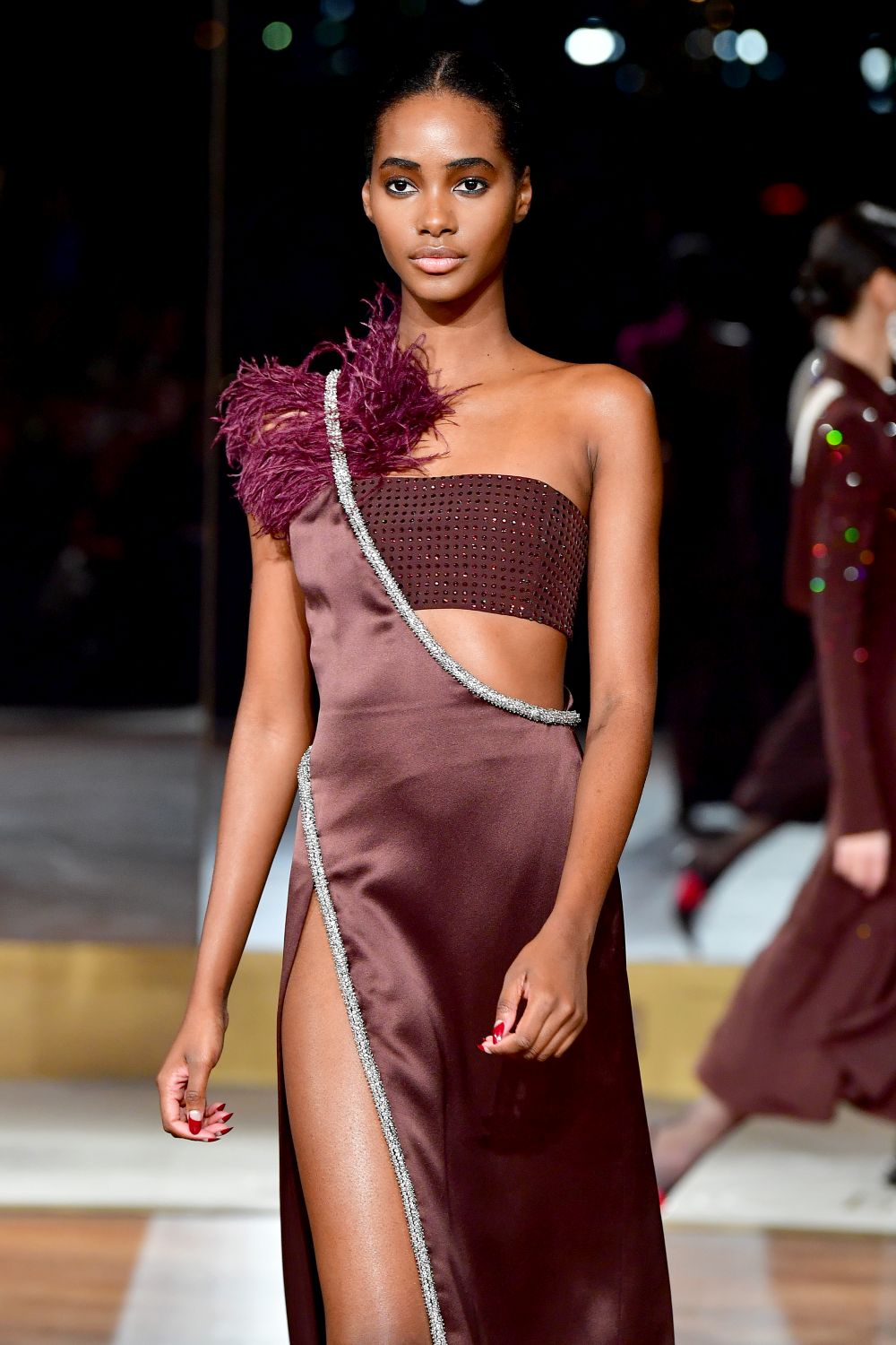 Дизайнер, обличал Мишел Обама, Кейт Мидълтън и Опра Уинфри, избра да почете