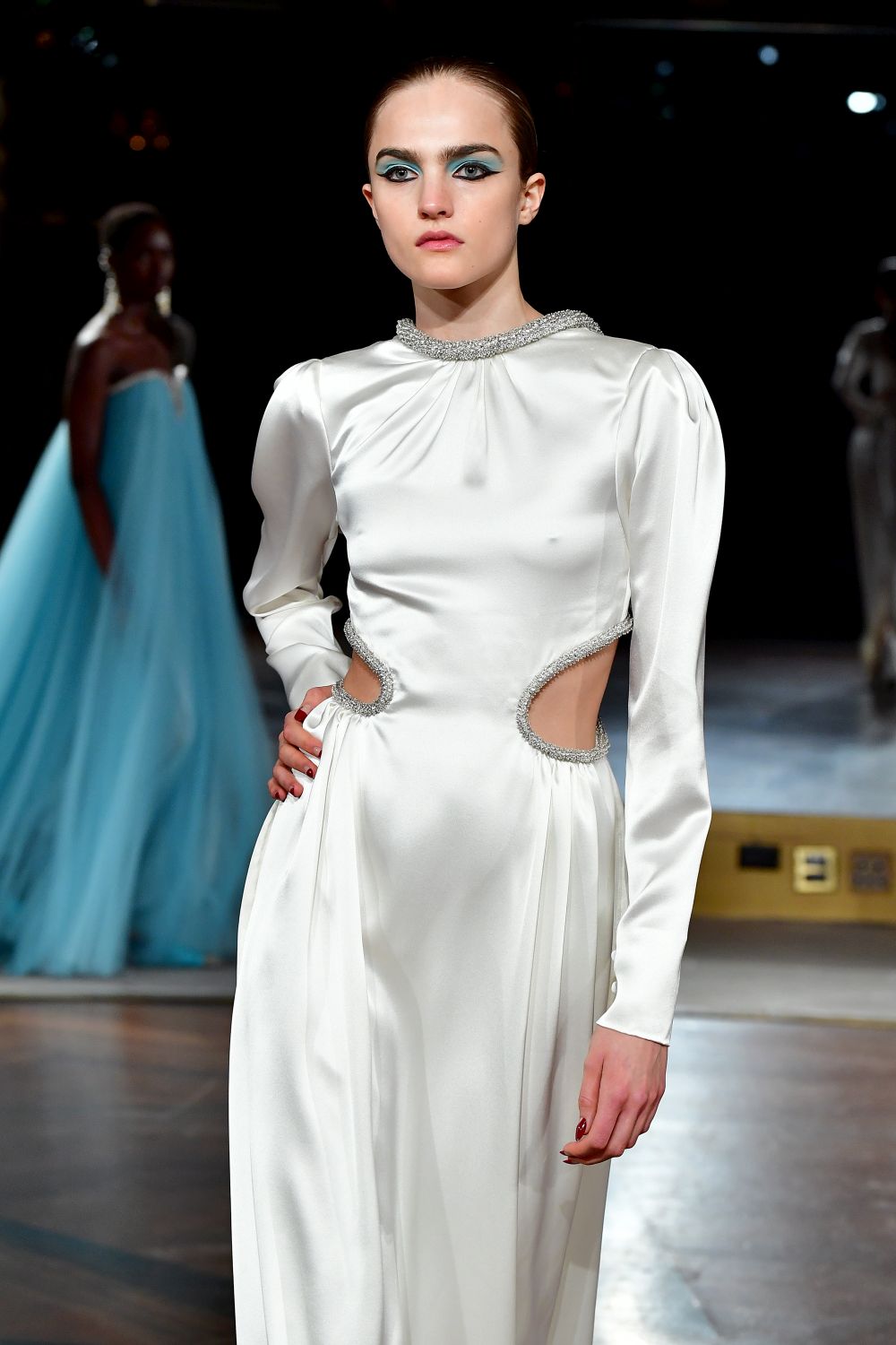 Дизайнер, обличал Мишел Обама, Кейт Мидълтън и Опра Уинфри, избра да почете