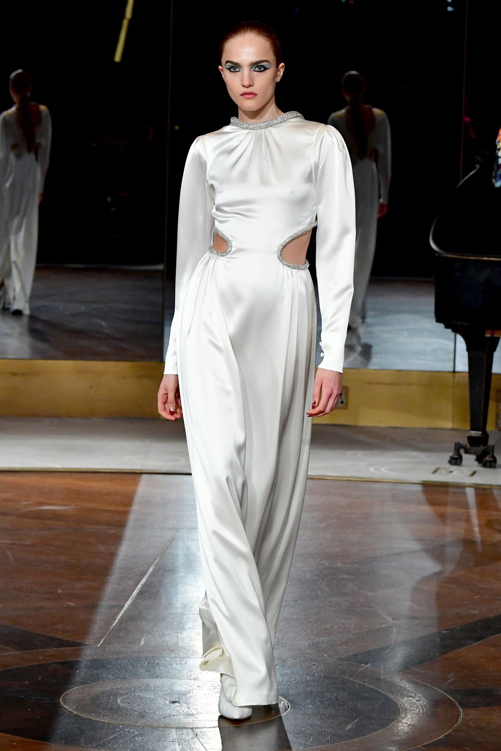 Дизайнер, обличал Мишел Обама, Кейт Мидълтън и Опра Уинфри, избра да почете