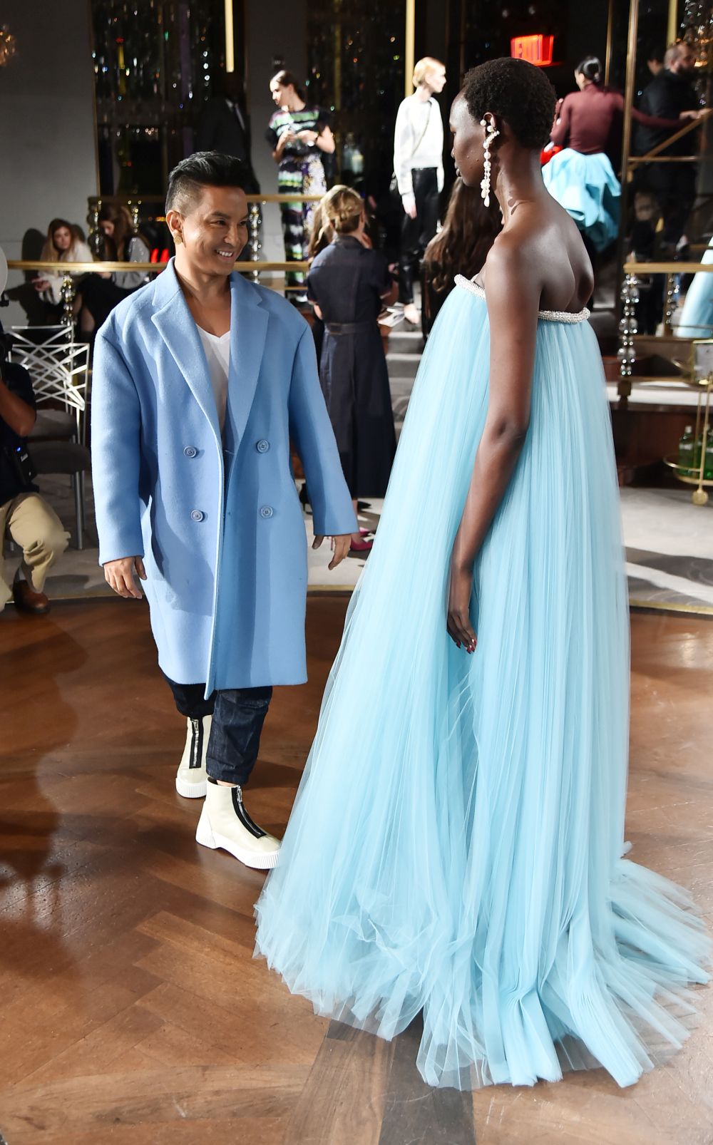 Дизайнер, обличал Мишел Обама, Кейт Мидълтън и Опра Уинфри, избра да почете