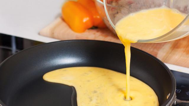 В Нова Каледония приготвиха гигантски омлет