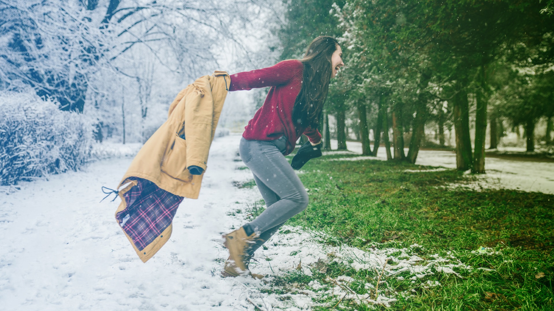 Очаква се снеговалежите започнали в неделя 6 април да намаляват