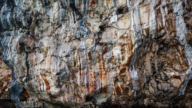 Откриха пещерни рисунки на 15 000 години в Испания