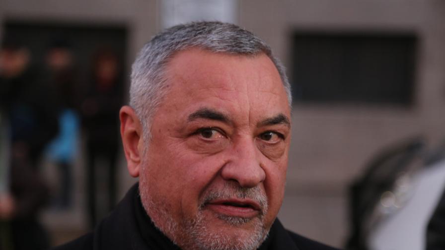  Валери Симеонов: Божков ще се върне с белезници 